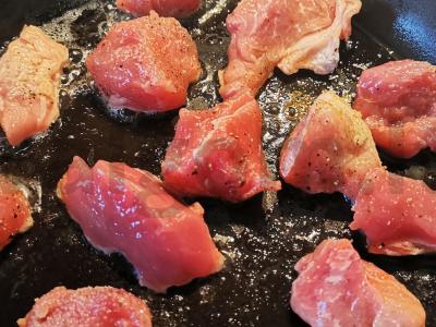 Mėsa su svogūnais grietinės padaže Žingsnis 3