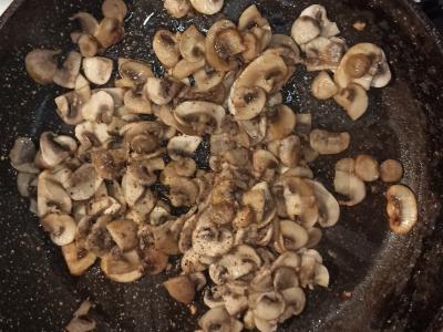 Salotas „Damos kaprizas“ su jautienos liežuviu ir grybais Žingsnis 1