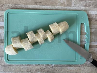 Pieno kokteilis su bananais Žingsnis 1