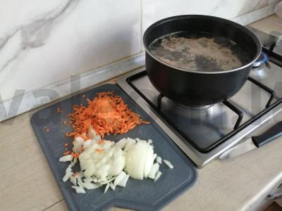 Sriuba su daržovėmis, ryžiais ir meatballs Žingsnis 2