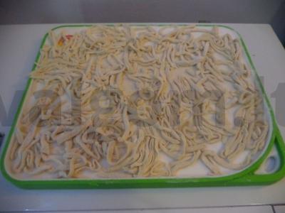 Sriuba su makaronais, paprikomis ir pomidorais Žingsnis 6