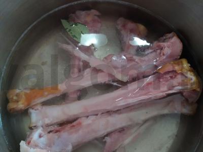 Žirnių sriuba su rūkytais kalakutų kaulais Žingsnis 1