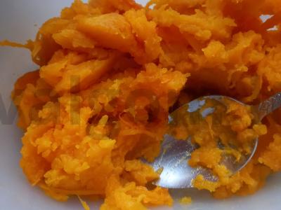 Moliūgų sriuba su česnaku ir žolelėmis Žingsnis 1