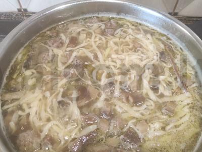 Grybų sriuba su meatballs pagrindine nuotrauka