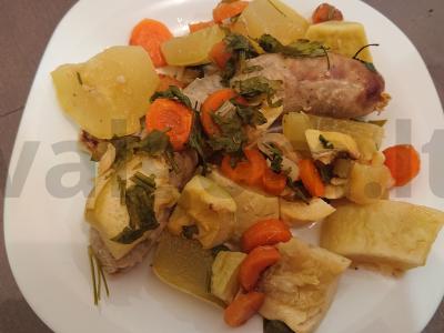 Daržovės su dešrelėmis orkaitėje pagrindine nuotrauka