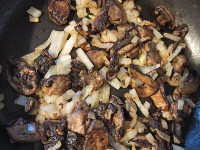 Rizotas su rudaisiais ryžiais, grietinėlėmis ir grybais Žingsnis 1