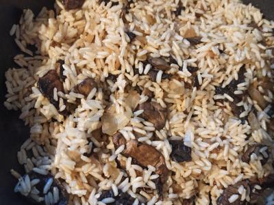 Rizotas su rudaisiais ryžiais, grietinėlėmis ir grybais Žingsnis 2