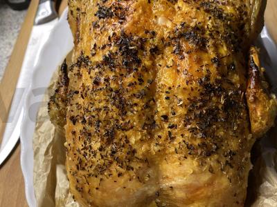 Vištiena ant druskos pagrindine nuotrauka