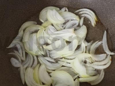 Makaronai su troškiniu ir pomidorais Žingsnis 1