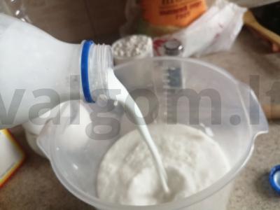 Blynai be kiaušinių ant rūgštaus pieno Žingsnis 1