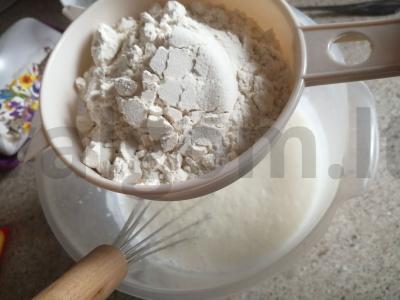 Blynai be kiaušinių ant rūgštaus pieno Žingsnis 3