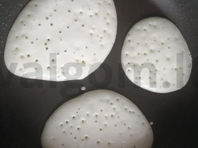 Blynai be kiaušinių ant rūgštaus pieno Žingsnis 7