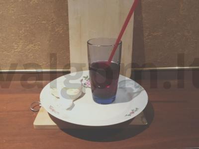 Vyšnių degtinės kokteilis pagrindine nuotrauka