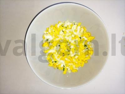 Salotas „Baltasis princas“ su kumpiu ir pievagrybiais Žingsnis 1