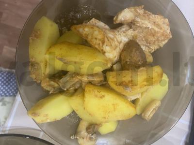 Vištiena su grybais ir bulvėmis orkaitėje pagrindine nuotrauka