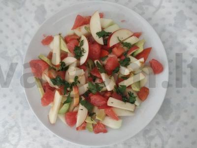 Multivitaminų salotas su aštriu alyvuogių aliejaus padažu Žingsnis 1