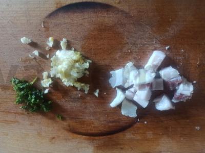 Bulvės su lašiniais ir česnaku „Iš karto iš keptuvės“ Žingsnis 2