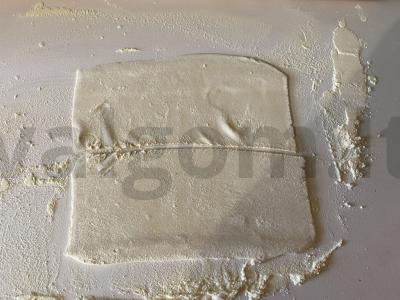 Originalus dešrelių pateikimas tešloje elektriniame grilyje Žingsnis 2