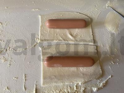 Originalus dešrelių pateikimas tešloje elektriniame grilyje Žingsnis 3