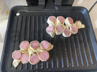 Originalus dešrelių pateikimas tešloje elektriniame grilyje Žingsnis 8