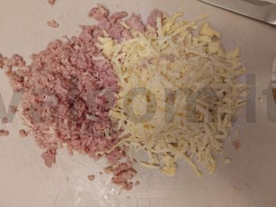 Skani sluoksniuota tešla su dešra ir sūriu Žingsnis 1