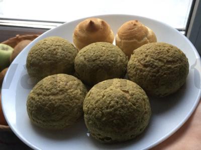 Šu pyragai su krekelinu pagrindine nuotrauka