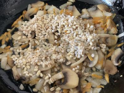 Perlovka su grybais Žingsnis 4