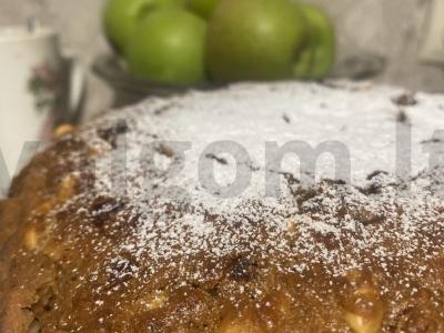 Morkų pyragas su medumi ir cinamonu pagrindine nuotrauka