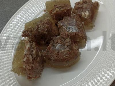 Šaltiena iš kiaulienos kulno ir jautienos pečių pagrindine nuotrauka