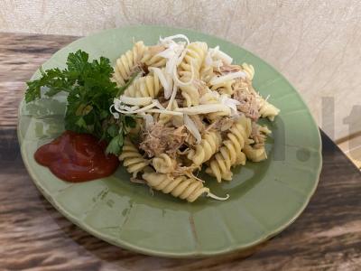 Fusilli su mėsa namuose pagrindine nuotrauka