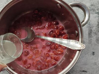 Vyšnių-kokosų tortas su sūrio pyragu viduje Žingsnis 3