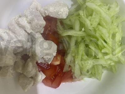 Šiltas vištienos krūtinėlės ir daržovių salotas Žingsnis 4