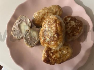 Auksinės vištienos filė kotletai su sūriu pagrindine nuotrauka