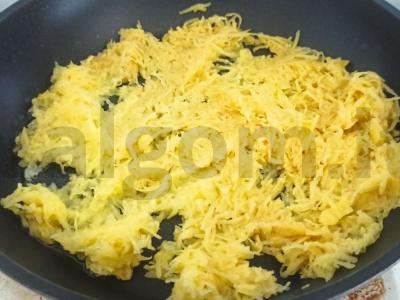 Omletas su bulvėmis ir dešra Žingsnis 4