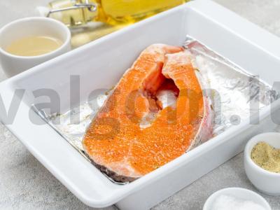 Kepta upėtakis su tahini padažu, koriandru ir granatu Žingsnis 1