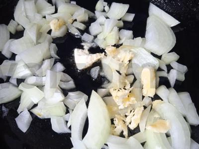 Keptas bulves su sviestu ir pievagrybiais Žingsnis 1