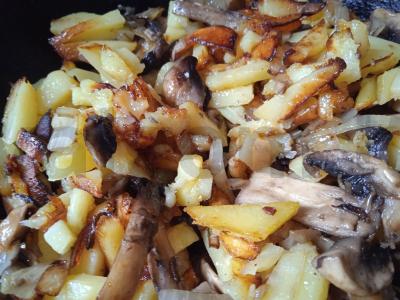 Keptas bulves su sviestu ir pievagrybiais Žingsnis 4