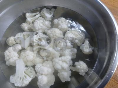 Žiedinė kopūstai su vištiena grietinės ir pomidorų padaže Žingsnis 2