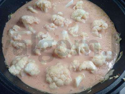 Žiedinė kopūstai su vištiena grietinės ir pomidorų padaže Žingsnis 6