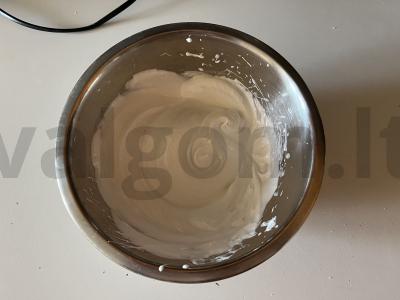 Mini beze namuose iš trijų ingredientų Žingsnis 2