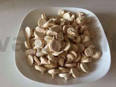 Mini beze namuose iš trijų ingredientų pagrindine nuotrauka