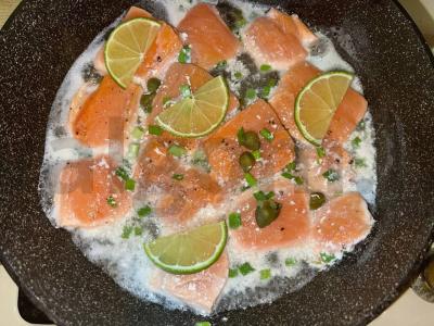 Aštrus lašiša, kepta su kaparėliais ir laimu Žingsnis 2