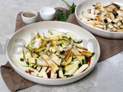 Daržovių troškinys su švelniu varškės sūriu Žingsnis 1