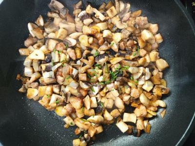 Minkštas kvapnus triušis, troškintas su grybais ir česnaku vynuose Žingsnis 2