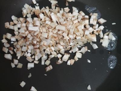 Įdaryti pievagrybiai orkaitėje Žingsnis 4