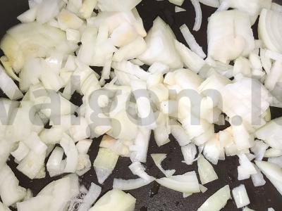 Grikių košė su troškiniu ir keptu svogūnu Žingsnis 2