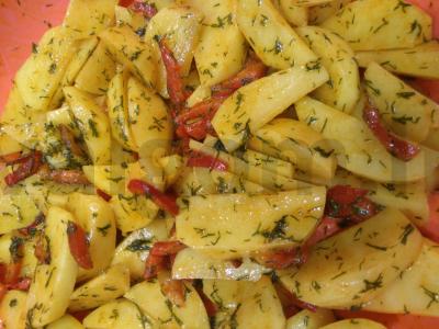 Bulvės, keptos skiltelėmis orkaitėje su paprika ir žolelėmis Žingsnis 3