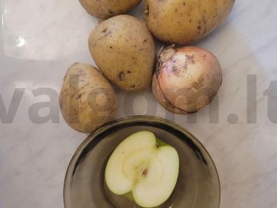 Vištiena, kepta su bulvėmis grietinės padaže ir druskoje Žingsnis 1