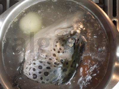 Lašišų galvos sriuba „Galošė“ Žingsnis 1