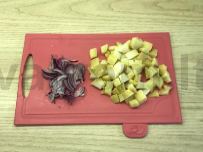 Silkės salotos su žirniais ir daržovėmis Žingsnis 1